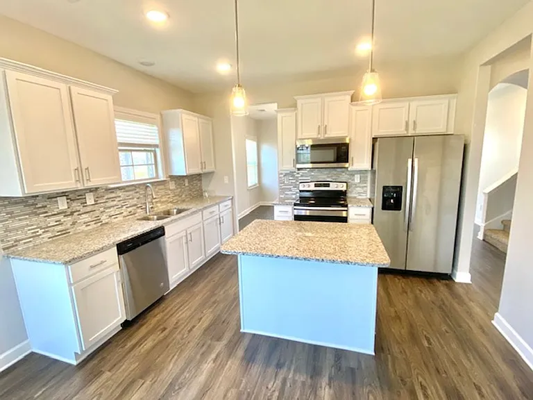 370 Azalea Dr — Photo 6