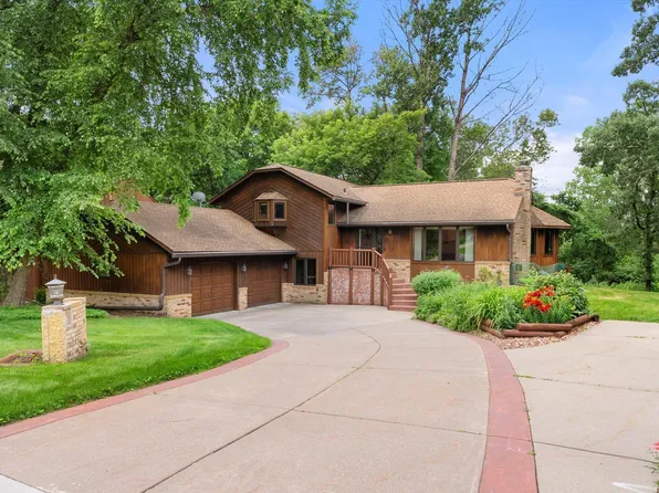 617 Wiggins Rd, Saint Paul, MN 55119