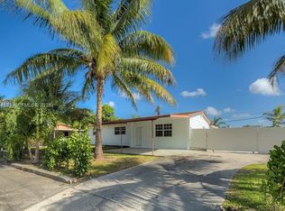 160 NW 199th St #1, Miami, FL 33169