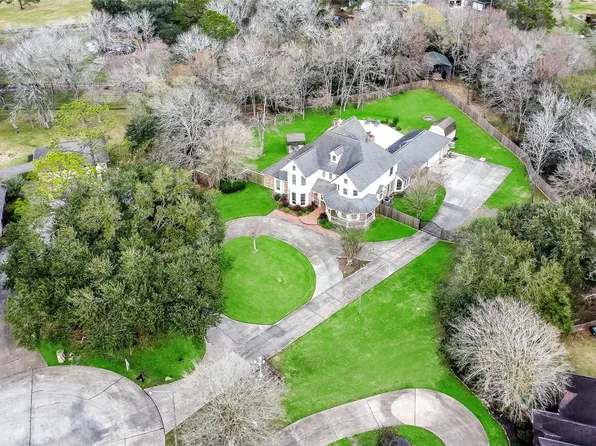 209 Pine Willow Ct, Friendswood, TX 77546