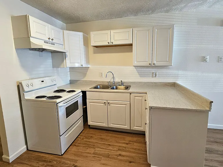 301 Morningside Dr SE #A-F — Photo 6