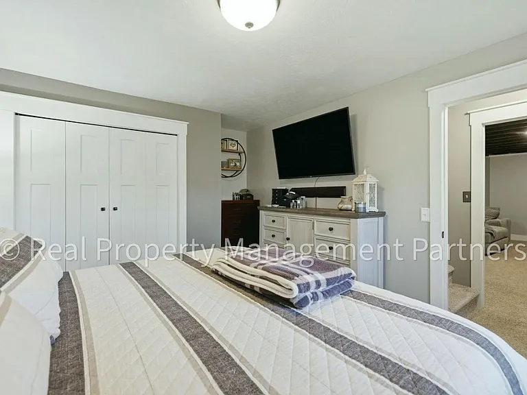 11425 Prairie Ave — Photo 19