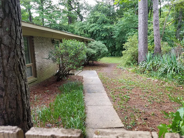 304 Tullahoma Dr — Photo 2