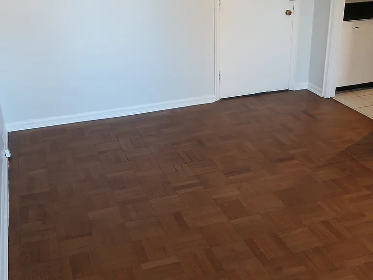 534 W Startford Pl — Photo 10