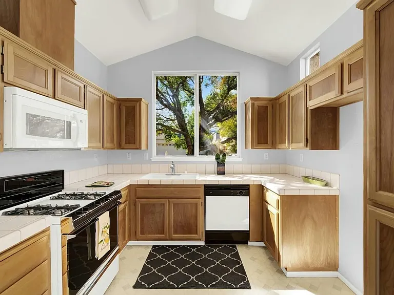 Chateau Cir — Photo 3