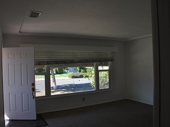 4th image of 275 Alpine Ave