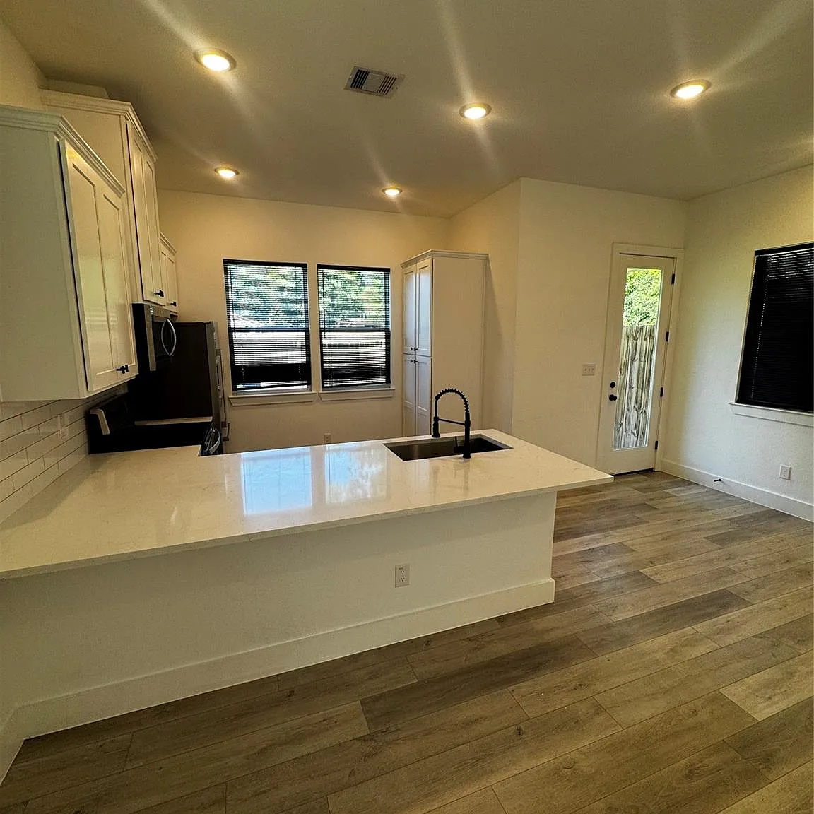 2 bed, 2.0 bath, 1840 sqft, $1,625 — Photo 4