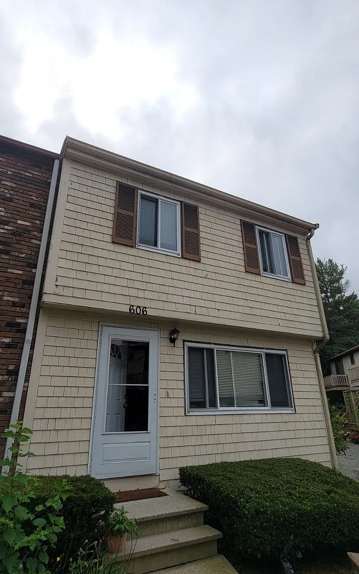 2 bed, 1116 sqft, $2,600 — Photo 2