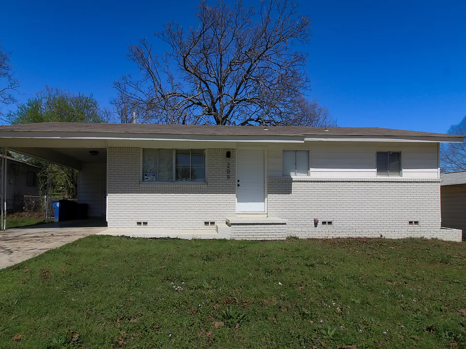 205 Wisteria Dr