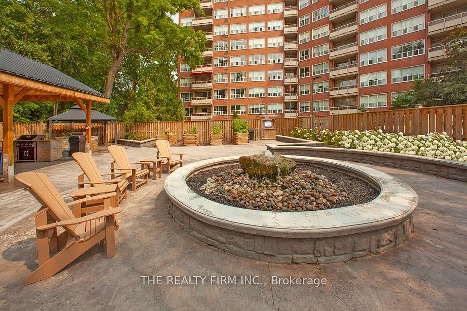 1st image of 10 Beechwood Pl #209