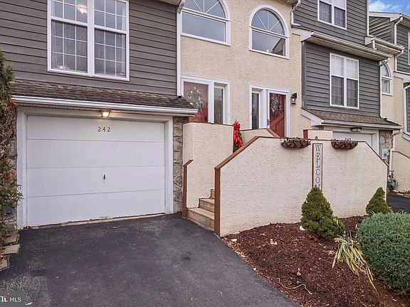 2nd image of 242 Moria Pl #242