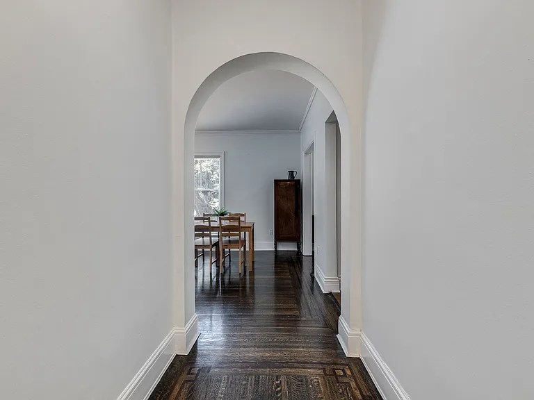 935 Jervis St — Photo 27
