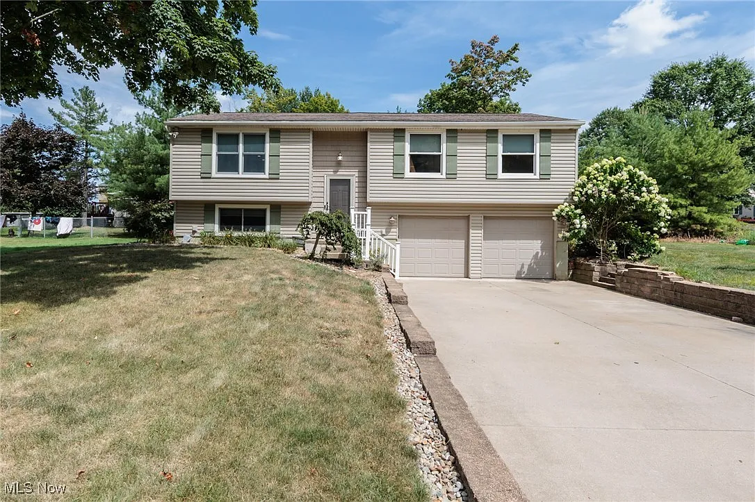 4599 Wildflower Dr photo 1
