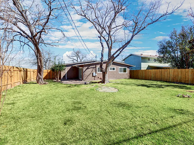 511 Arbor Ln — Photo 21