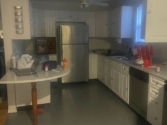 4th image of 160 Bridgham St Unit 1