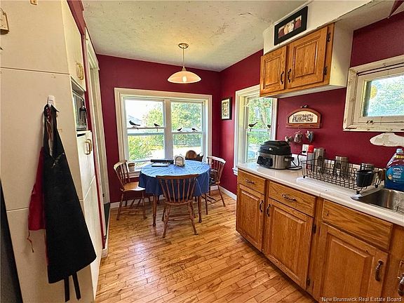 4th image of 149 Wallace Ave