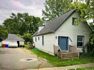 28441 Cooke St, Flat Rock, MI 48134
