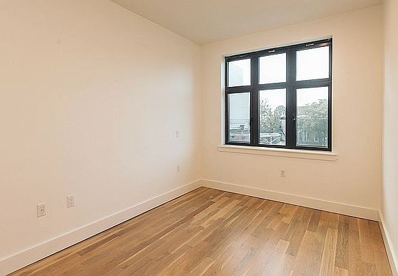 5th image of 818 Lexington Ave #5N