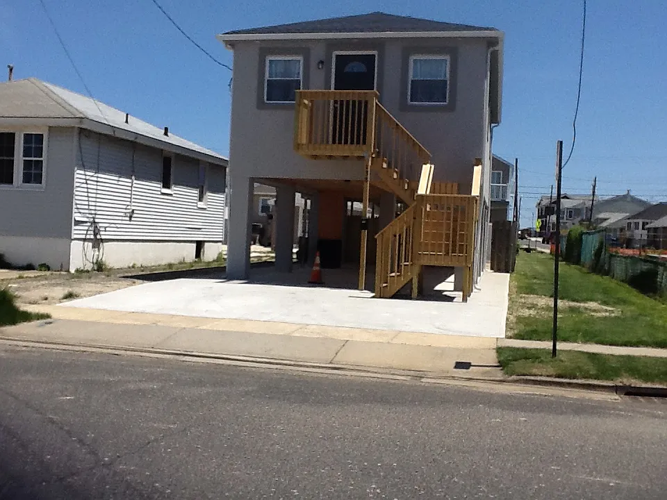 138 Randall Ave photo 1