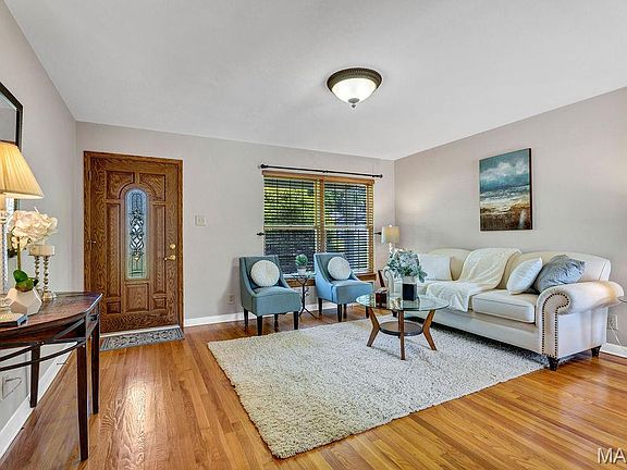 3rd image of 1064 Barry Ct