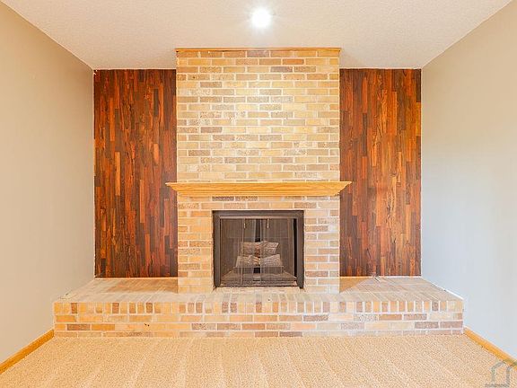 5th image of 122 Pioneer Valley Dr