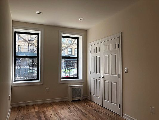 3rd image of 550 W 160th St #D