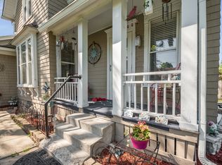 811 Cedar Ave, Elgin, IL 60120