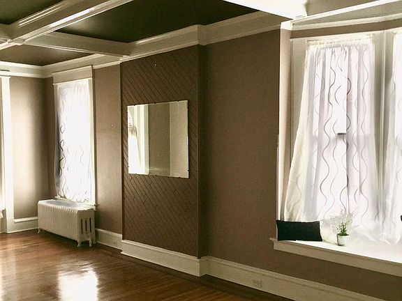 5th image of 433 Windsor St