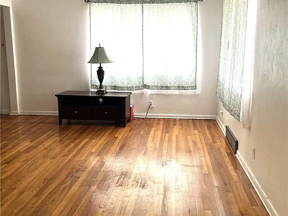 4th image of 319 Prospect Cir
