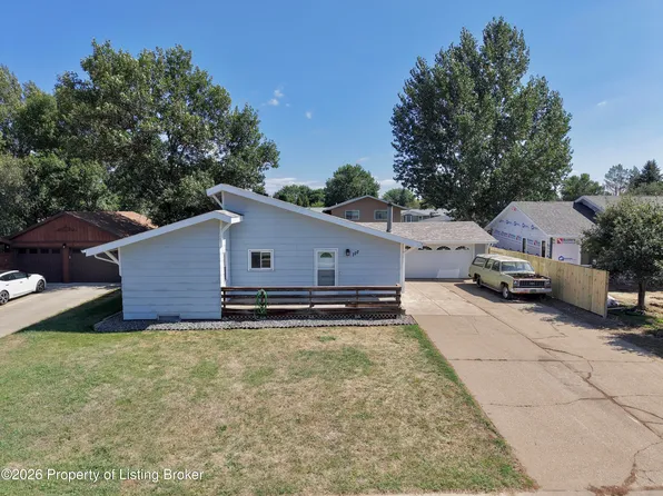 777 2nd Ave SE, Dickinson, ND 58601