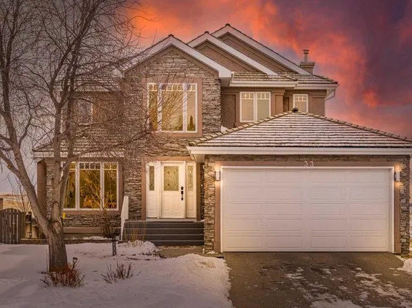 33 Royal Crest Ter NW, Calgary, AB T3G 4M3