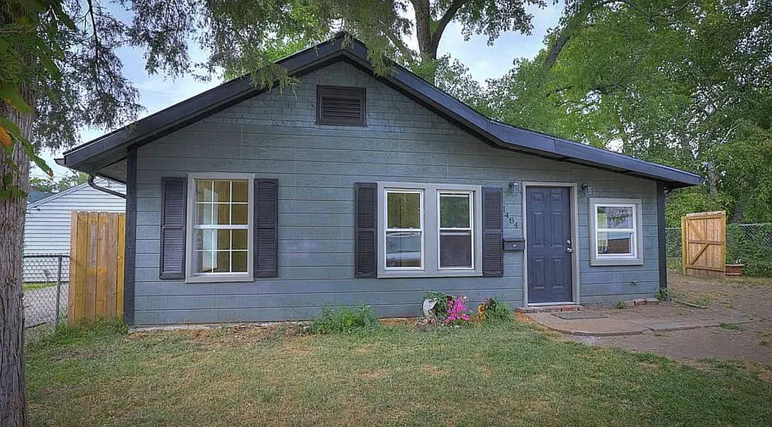 3 bed, 886 sqft, $1,100 — Photo 1