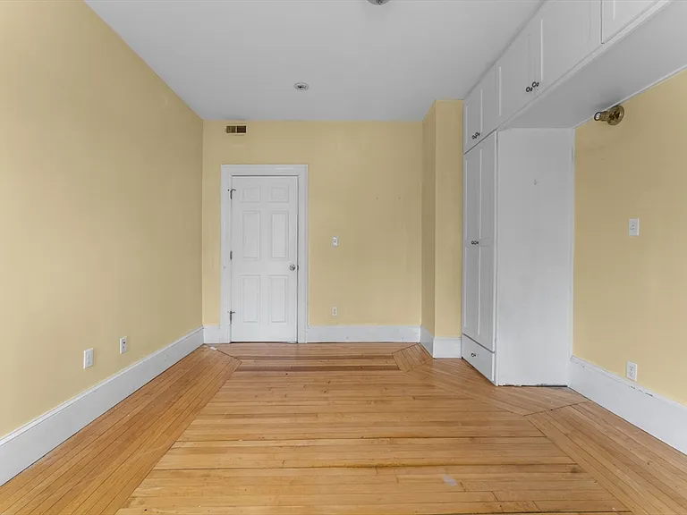 571 Washington St #2 — Photo 7