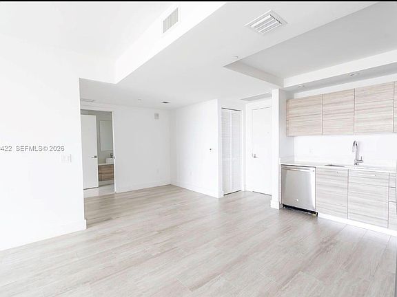 3rd image of 121 NE 34th St Unit 1412