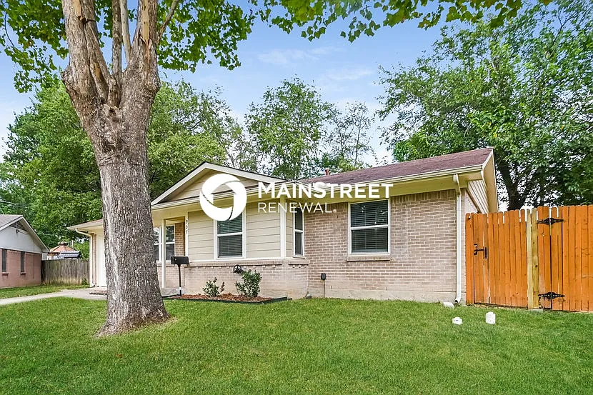 907 Edgefield Circle — Photo 2