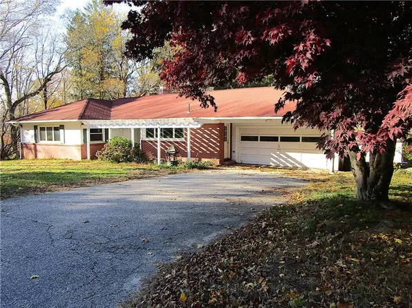 15 Apple Hill Dr, Scituate, RI 02857