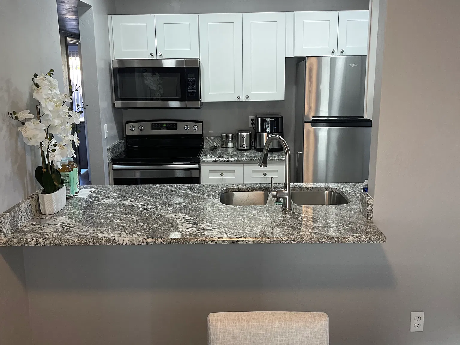 2 bed, 900 sqft, $1,350 — Photo 2