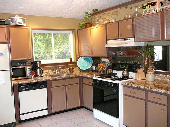 5th image of 10615 Thorncliff Dr