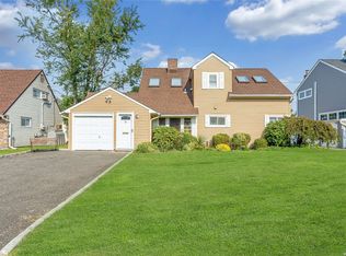 26 Polo Ln, Westbury, NY 11590
