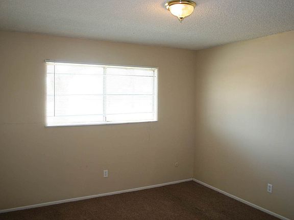 5th image of 700 Knotts St APT A