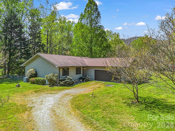 4th image of 80 Fox Briar Dr