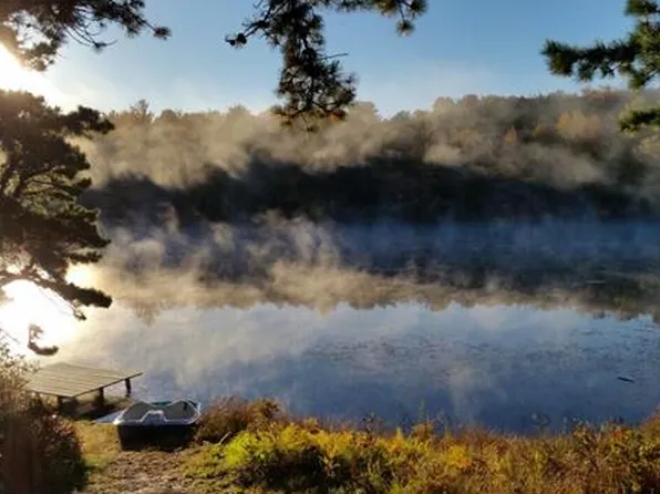 2218 Mohegan Ct, Long Pond, PA 18334