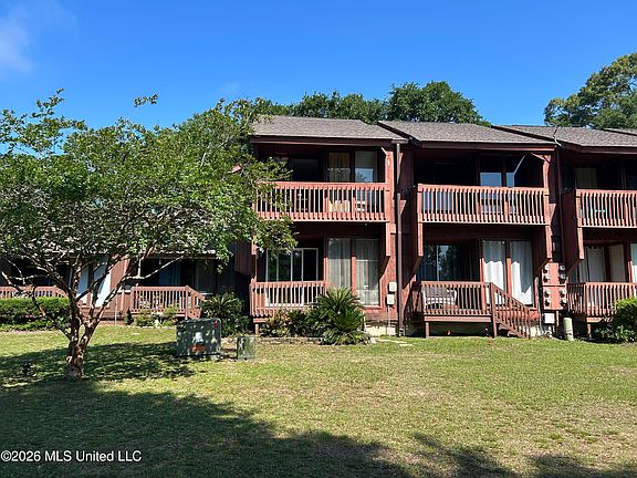3rd image of 113 Lakeside Villa #B