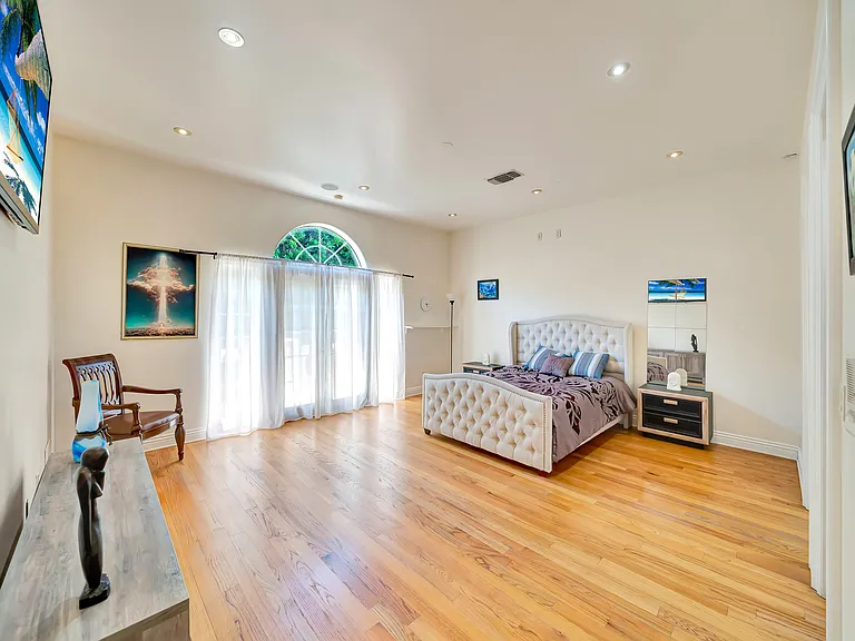 7735 Wilbur Ave — Photo 64