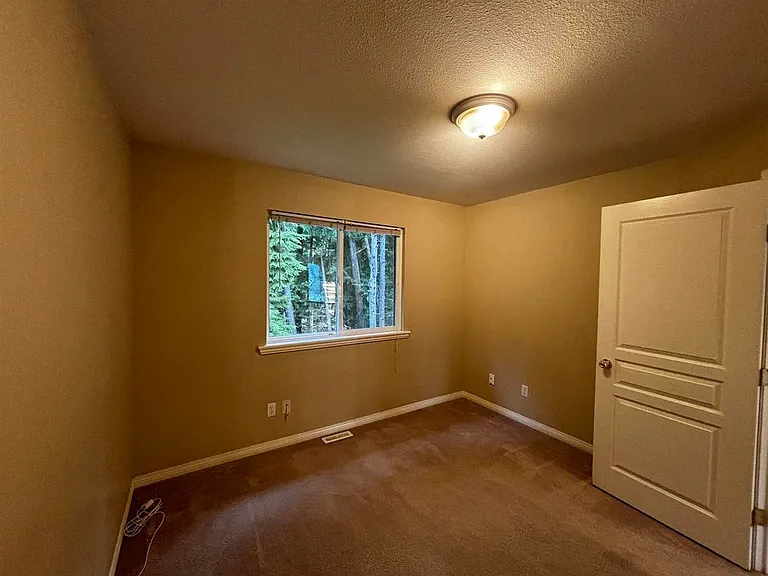 1605 Salal Cres — Photo 22