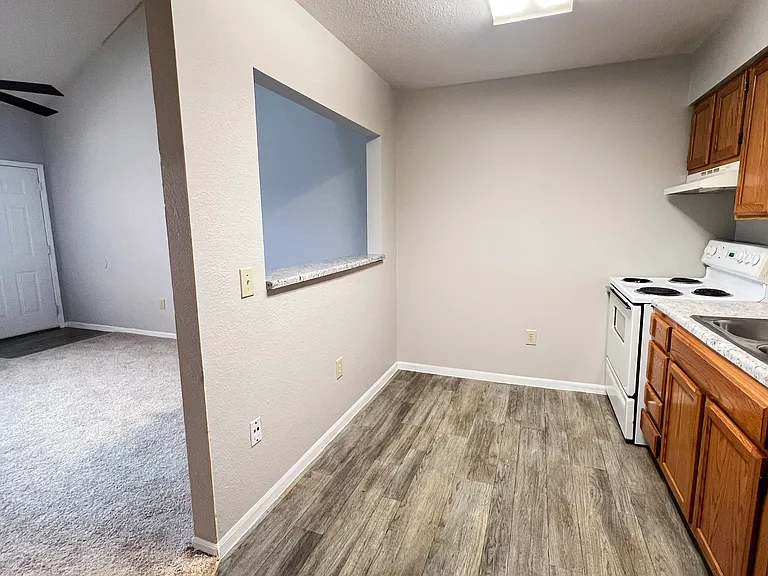 2550 N Limestone St — Photo 22