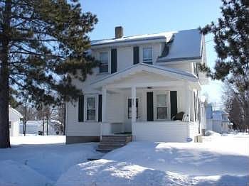 2nd image of 822 2nd St N