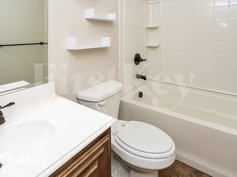 921 Loftin St — Photo 14