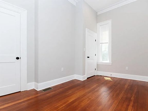 4th image of 14 Grant St Floor 1