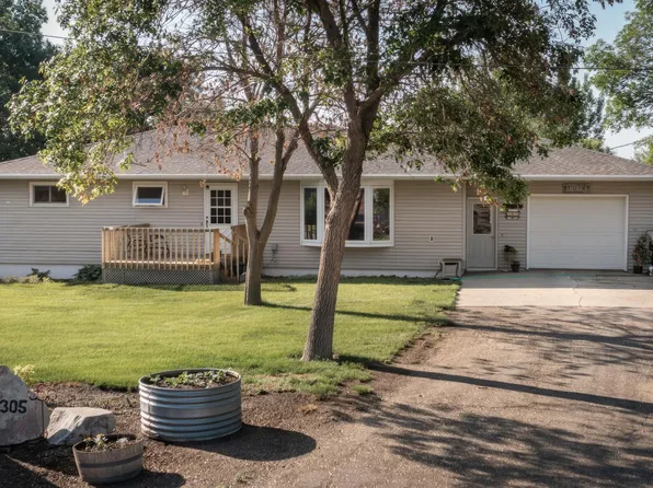 305 Front St SE, Beulah, ND 58523